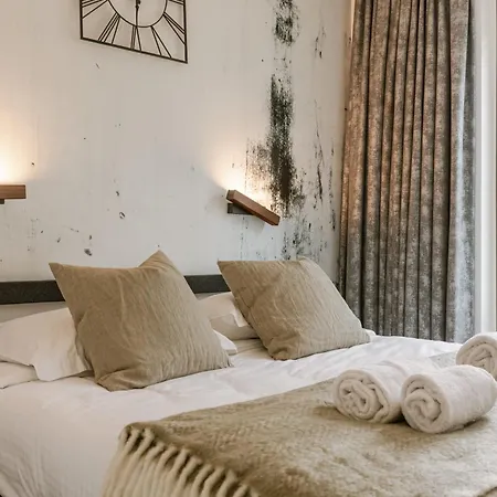 Modern With Large Terrace Apartment *